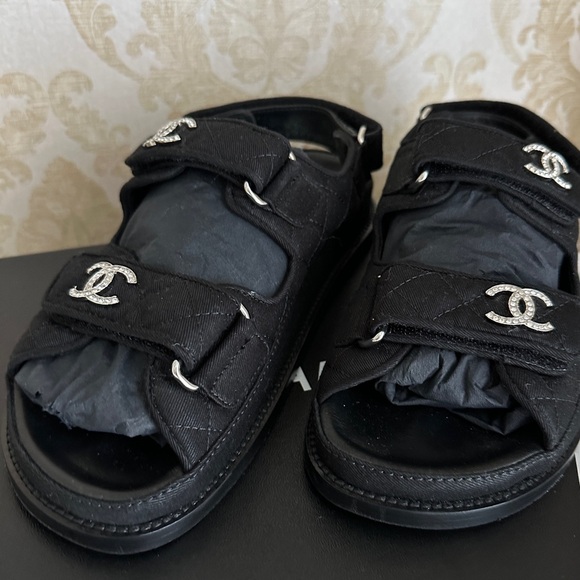 SOLD!!! Chanel F23 contoured sandals - Picture 4 of 12